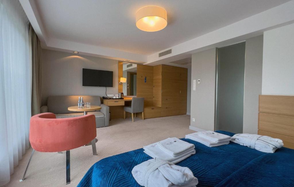 Postel nebo postele na pokoji v ubytování Hotel SKAL Medi SPA & Resort