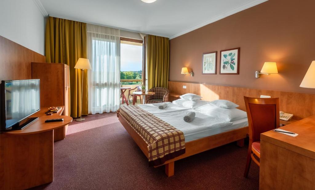 Postel nebo postele na pokoji v ubytování Hunguest Hotel Pelion