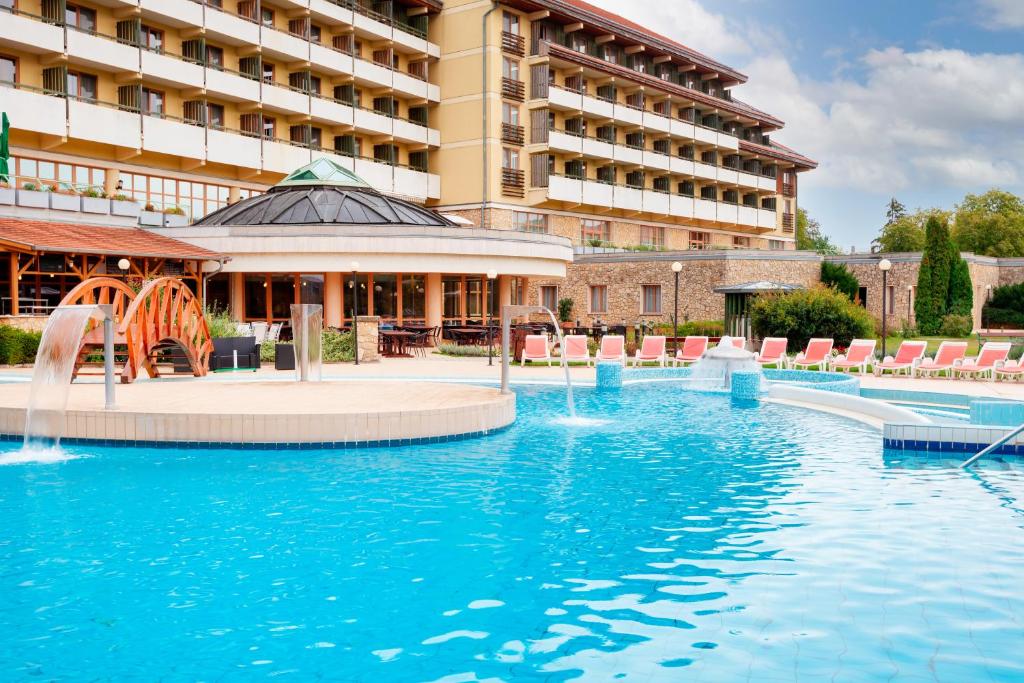 a swimming pool in front of a hotel at Hunguest Hotel Pelion in Tapolca