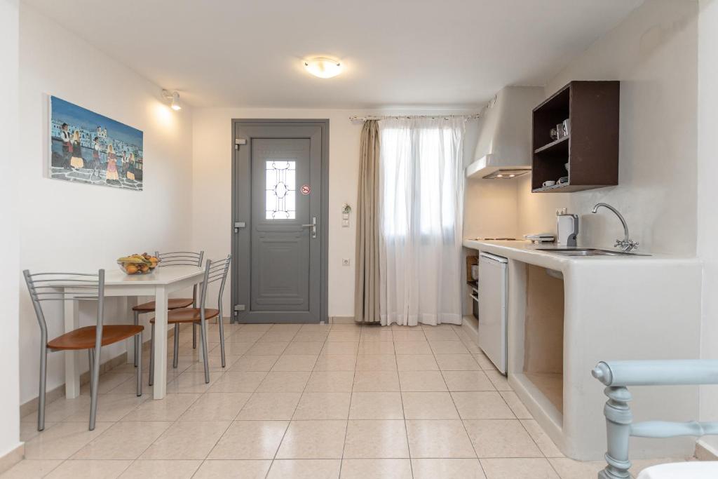 Annita's Village Hotel - 9