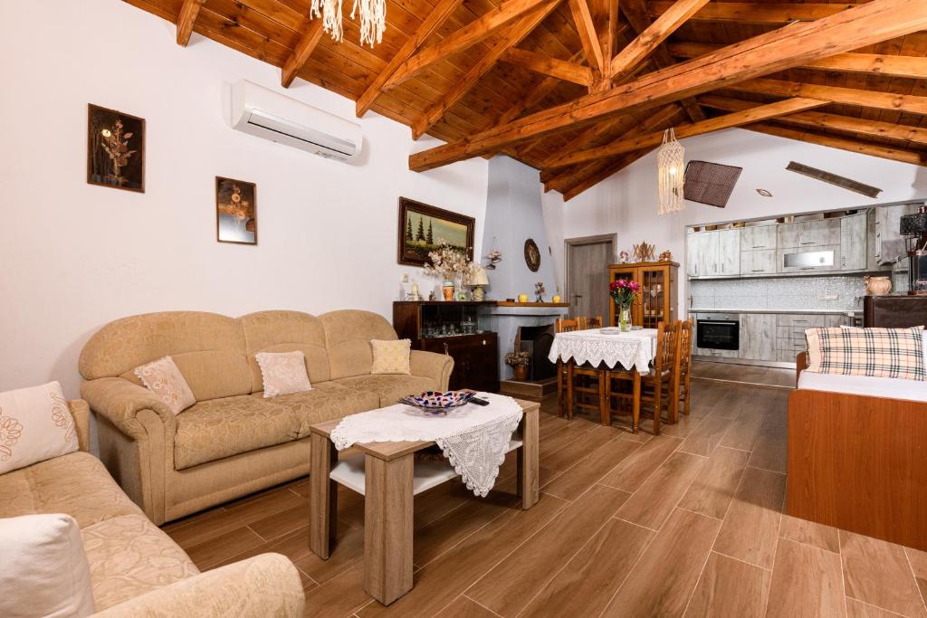 Kuchnia lub aneks kuchenny w obiekcie Villa Suzana