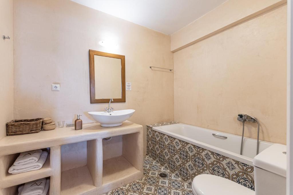 Annita's Village Hotel - 11