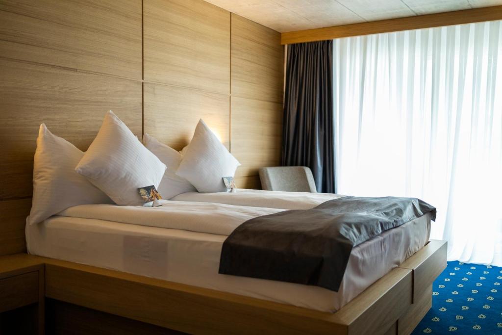 Postel nebo postele na pokoji v ubytování City Hotel Glarnerland