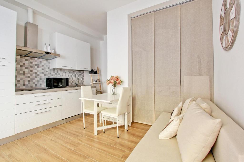 Miki's Corner - One-Bedroom Apartment