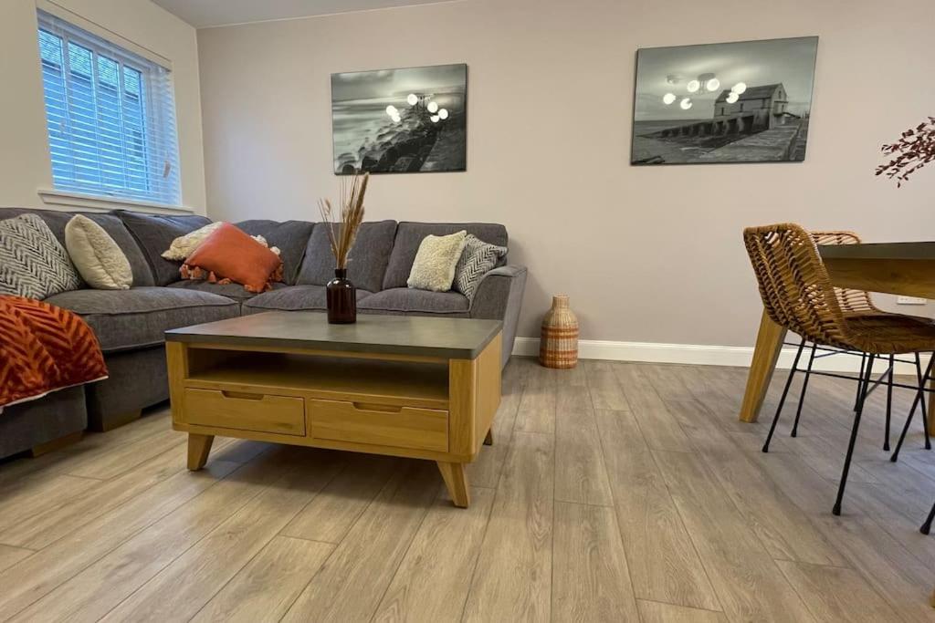 Posezení v ubytování Harbourside, Luxurious Elegant Holiday home with Bike store - Sleeps 6