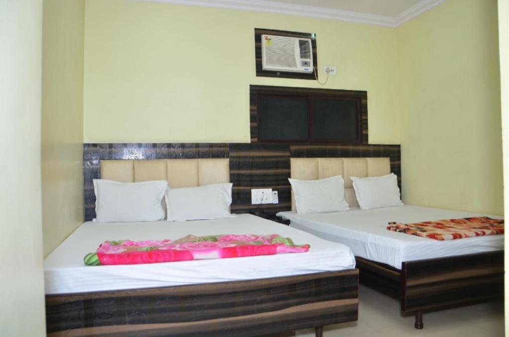 Goroomgo Dev Guest House Howrah, Kolkata - Housity