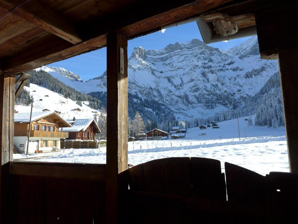 Ein allgemeiner Bergblick oder ein Berglick von des Ferienhauses aus