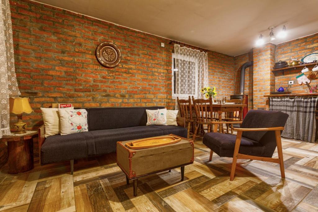 Khu vực ghế ngồi tại Zlatibor Cottages