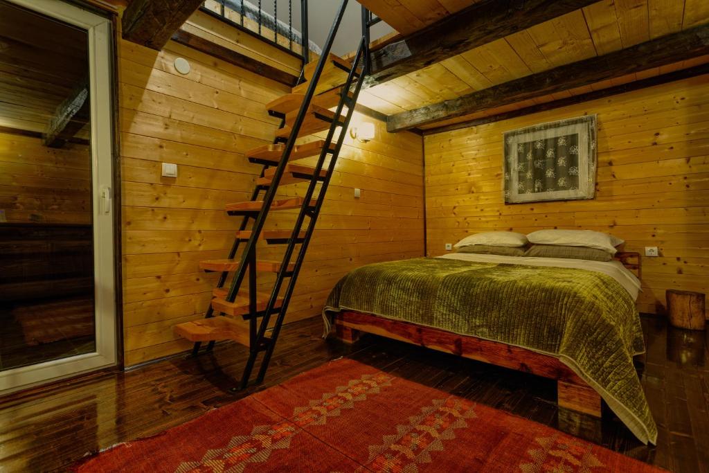 Giường trong phòng chung tại Zlatibor Cottages