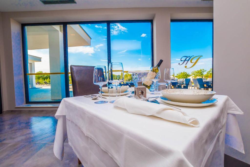 Fotografie z fotogalerie ubytování Hotel Delfin Lanterna v destinaci Tar