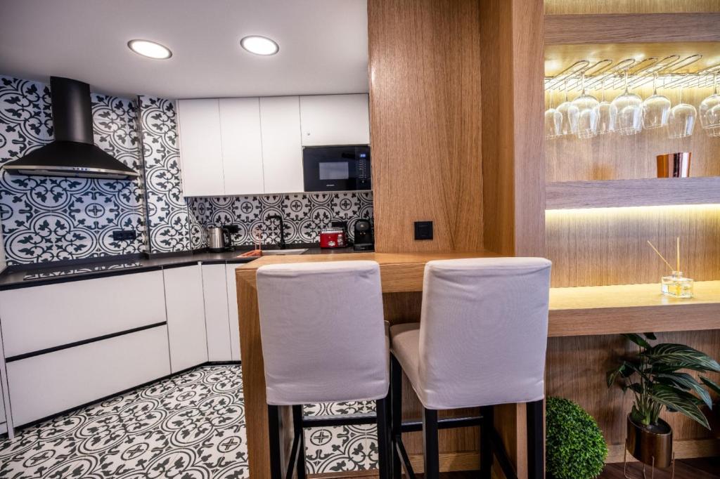 Kuchnia lub aneks kuchenny w obiekcie Fantastic brand new apartment in best location just few steps from the ski slope! private parking