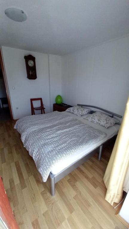 Postel nebo postele na pokoji v ubytování Draga - 2 bedroom apartment