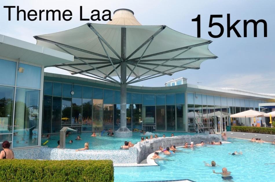 Bazén v ubytování Hotel 14Dveří nebo v jeho okolí