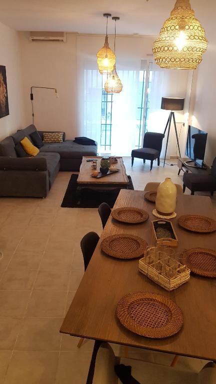Posedenie v ubytovaní le J&J Appartement spacieux climatisé en centre ville