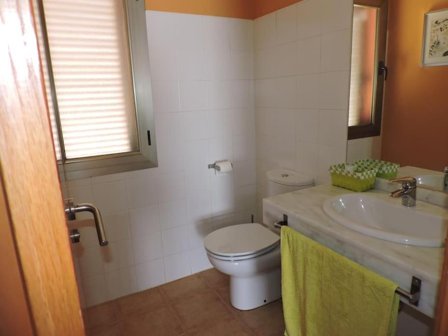 Koupelna v ubytování Villa Ventura - Piscina climatizada & Aire acondicionado