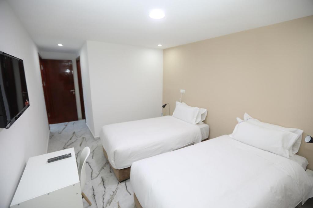 Una cama o camas en una habitación de MJI GROUP