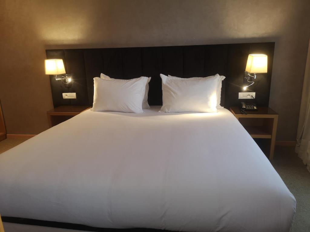 Postel nebo postele na pokoji v ubytování Annakhil Hotel