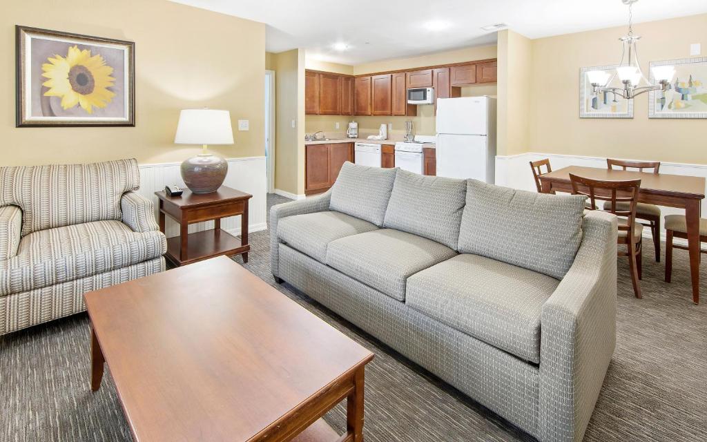 Holiday Inn Club Vacations Holiday Hills Resort at Branson an IHG Hotel - Villa Lodge De Un Dormitorio Con Cama Queen