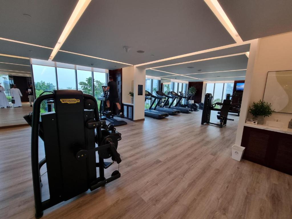 Fitness centrum a/nebo fitness zařízení v ubytování Shaqa at Address Beach Residence - Fuj