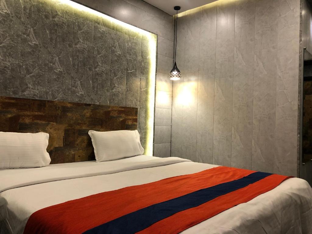 Postel nebo postele na pokoji v ubytování Aariv Inn BAGA BEACH