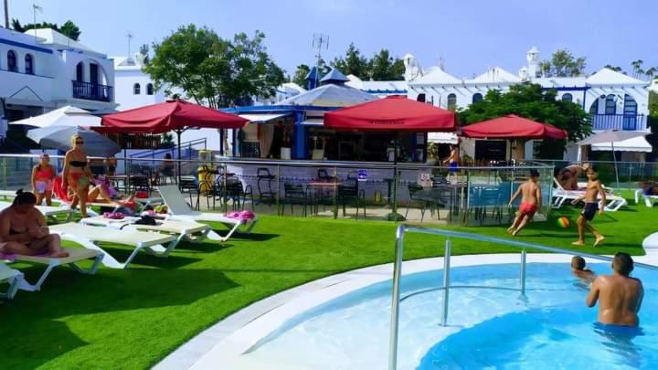 Bazén v ubytování Bungalow Lella nebo v jeho okolí