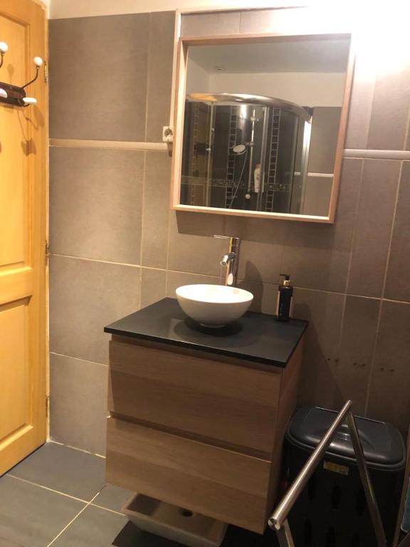 a bathroom with a sink and a mirror at Maison de Charme Rénovée in Cucuron