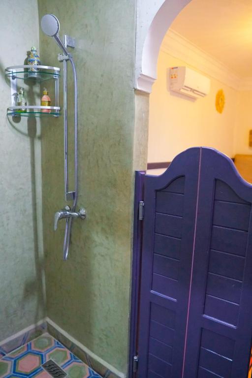 Koupelna v ubytování Winarouze house