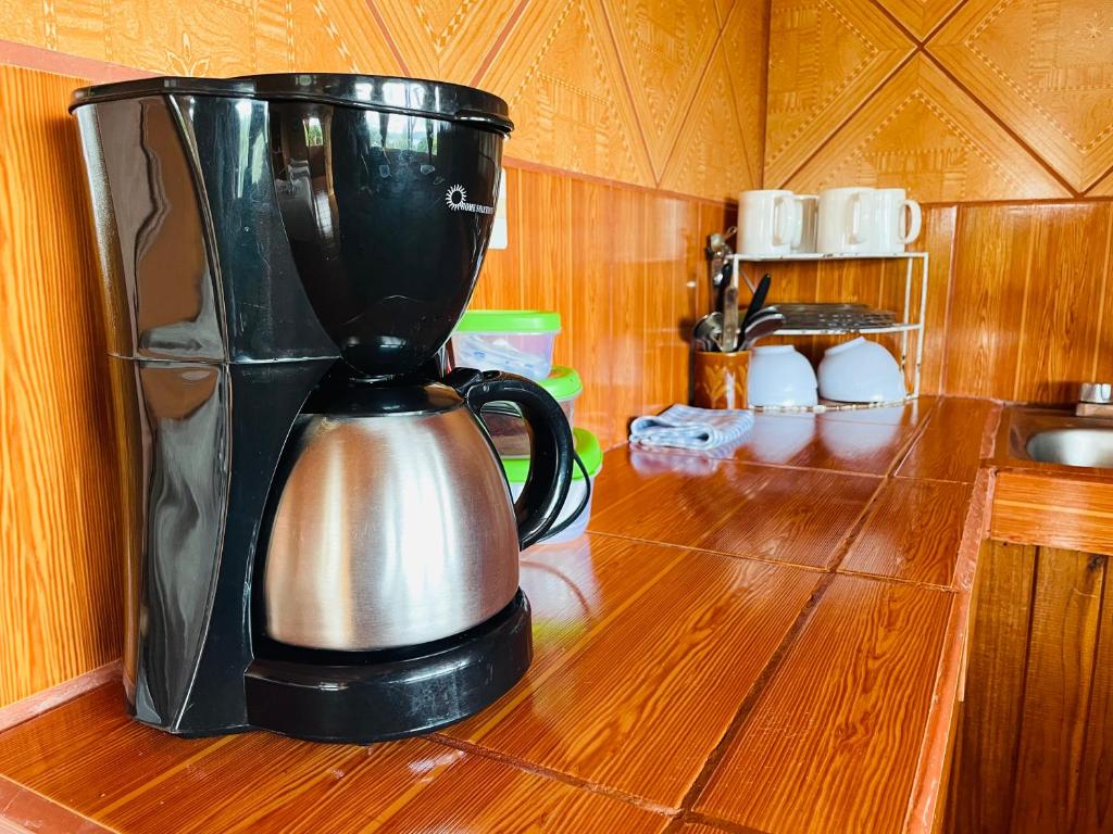 Příslušenství pro přípravu čaje a kávy v ubytování Los Tucanes Lodging