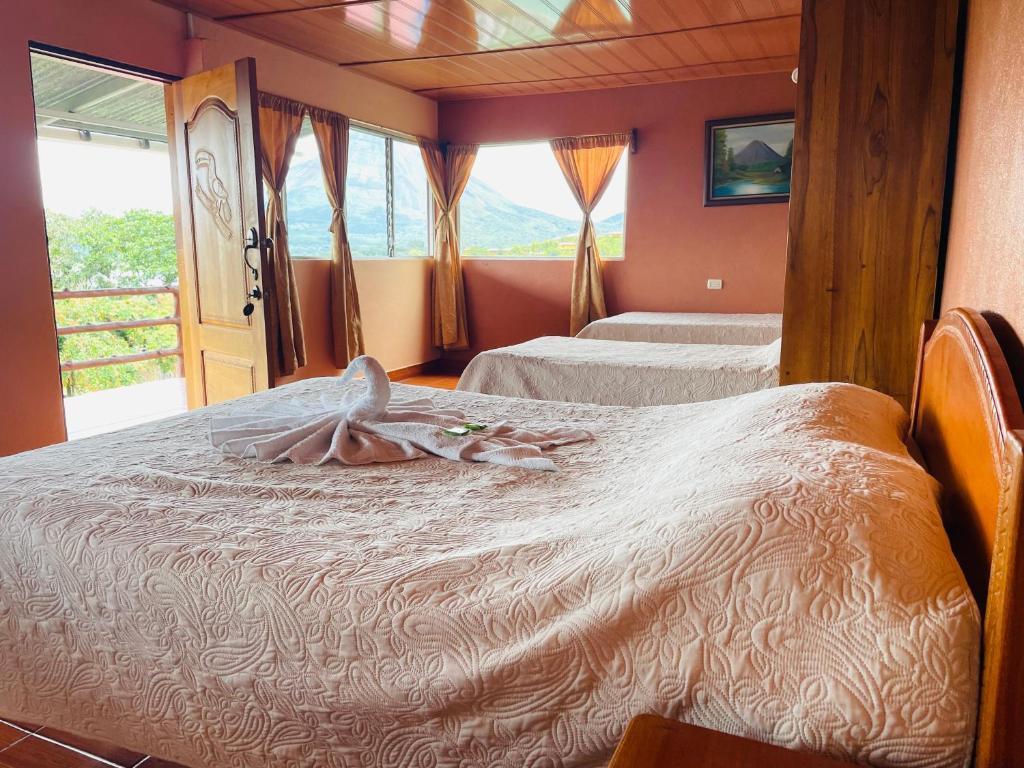 Postel nebo postele na pokoji v ubytování Los Tucanes Lodging