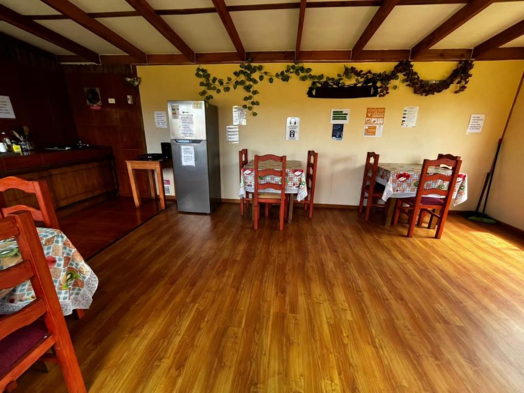 Cucina o angolo cottura di Camping Hostal Tipanie Moana Aeropuerto Centro