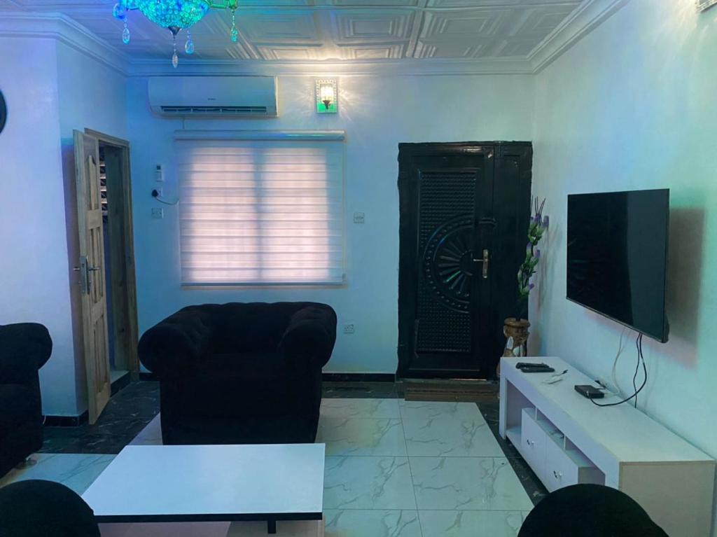 Deoyem Place - Housity