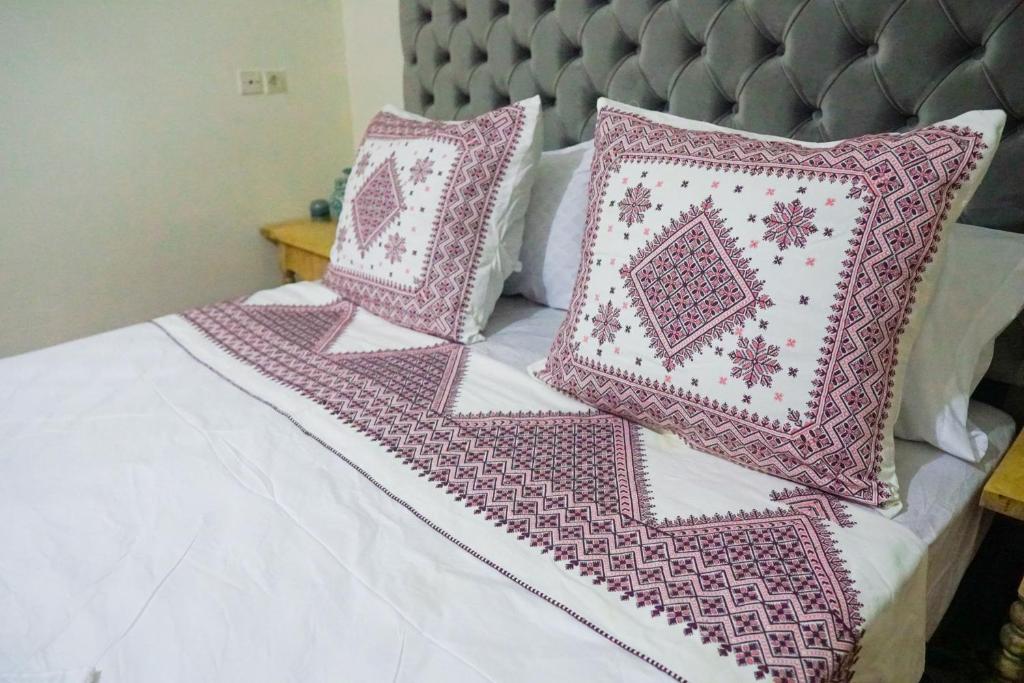 Postel nebo postele na pokoji v ubytování Winarouze house
