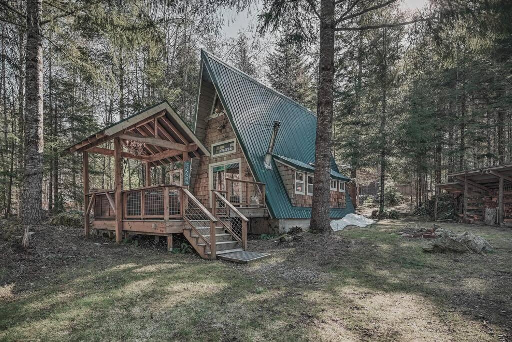 Chalet NEW! Classic AFrame Cabin with Hot Tub, Skykomish, WA