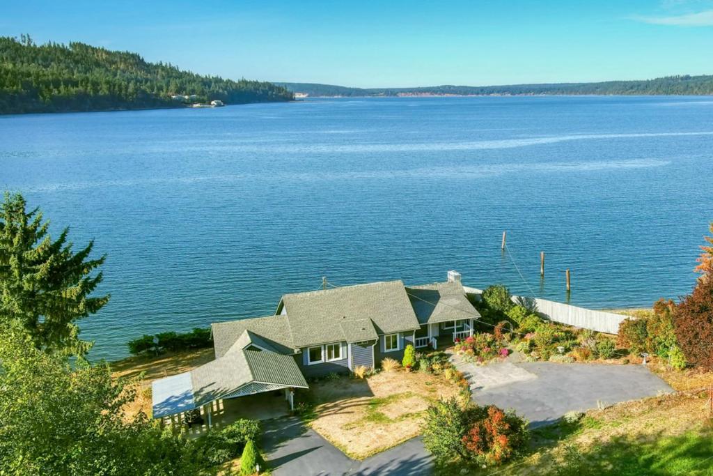 Newprivate waterfront house on discovery bay, Port Townsend (updated