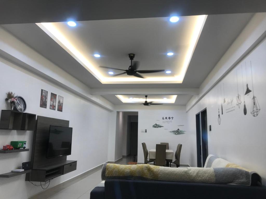 Venus Hollywood Homestay Sitiawan - Appartement De Trois Chambres