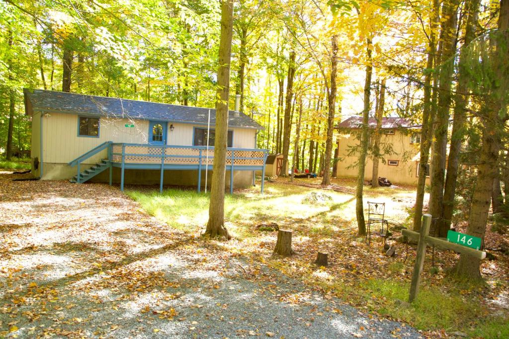 Cheerful Pocono Gateway Vacation House in Pocono Lake PA