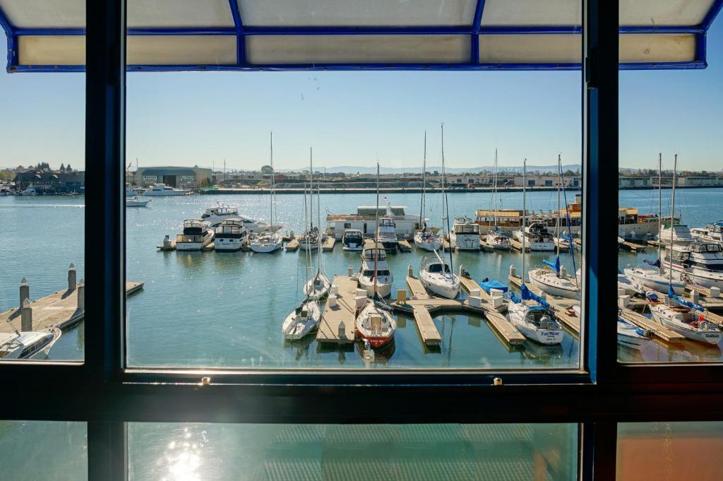 Waterfront Hotel, part of JdV by Hyatt - King Room With Balcony And Water View