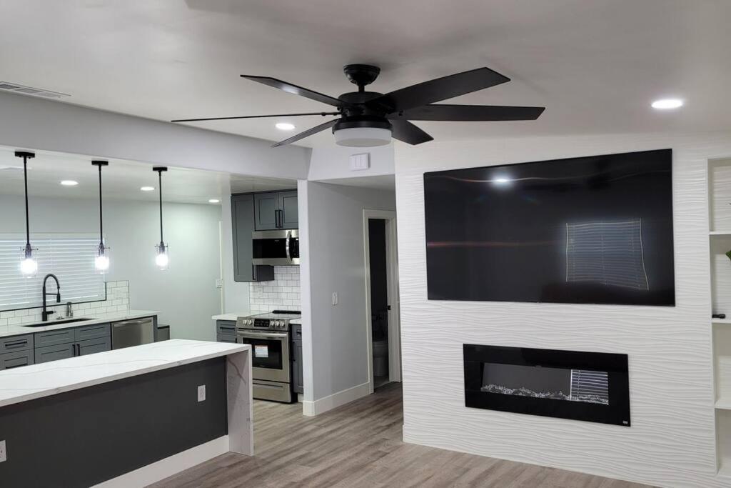 Modern Clovis home with major upgrades 3 Bed 2 Bath - Housity