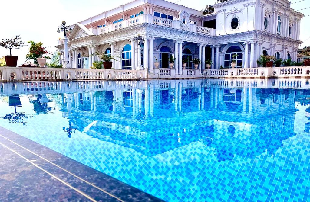 Bazén v ubytování Dream Palace Resort nebo v jeho okolí