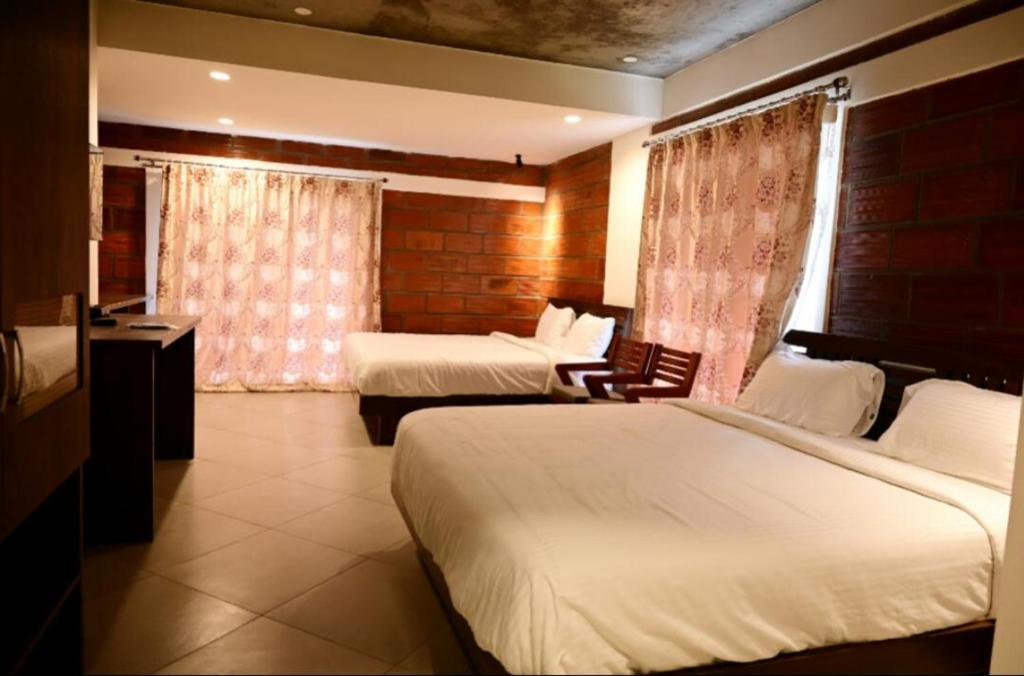 Postel nebo postele na pokoji v ubytování Coorg Vismaya Resort