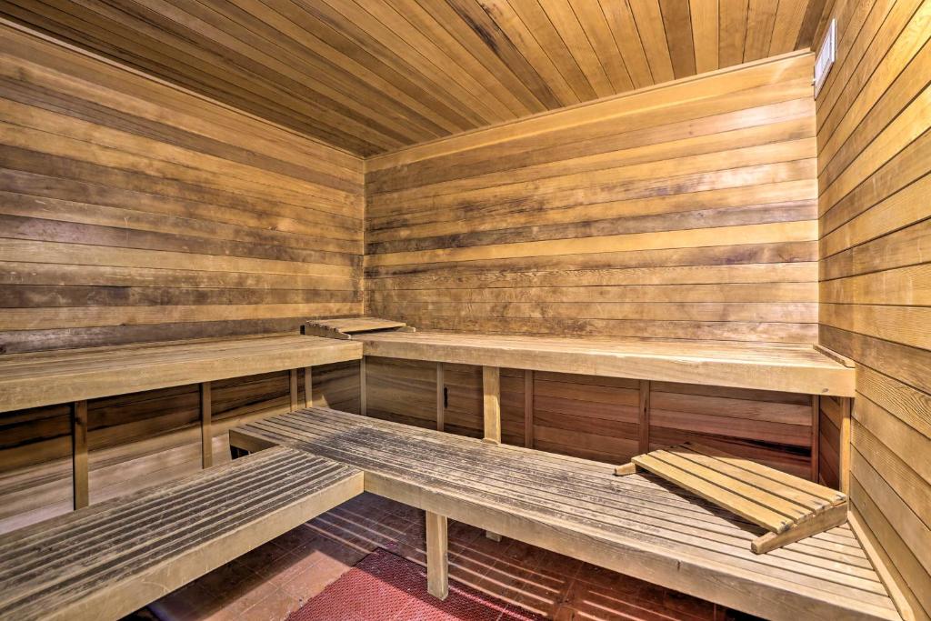 Fotografie z fotogalerie ubytování Cozy Studio with Balcony, Walk to Brian Head Resort! v destinaci Brian Head