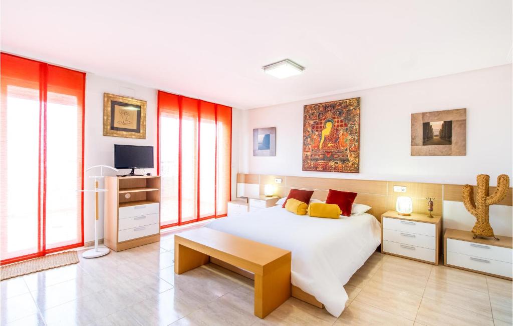 A bed or beds in a room at Stunning Apartment In Águilas With Wifi