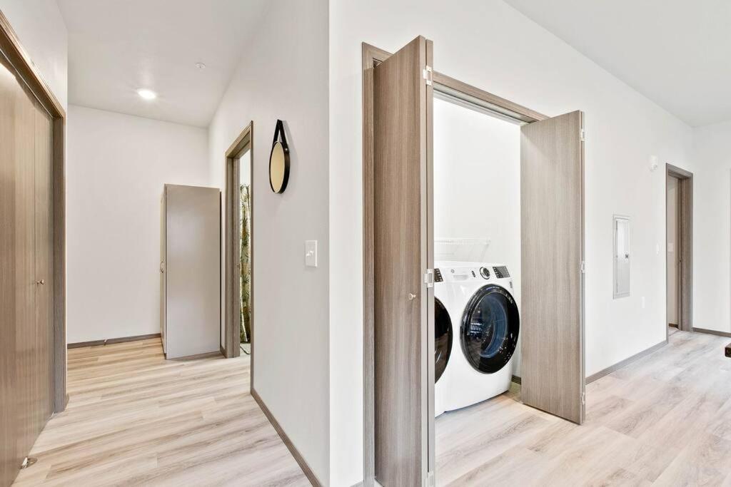 Fotografie z fotogalerie ubytování Full ADA Unit - 2 Bed 2 Bath Unit Near Downtown v destinaci Spokane