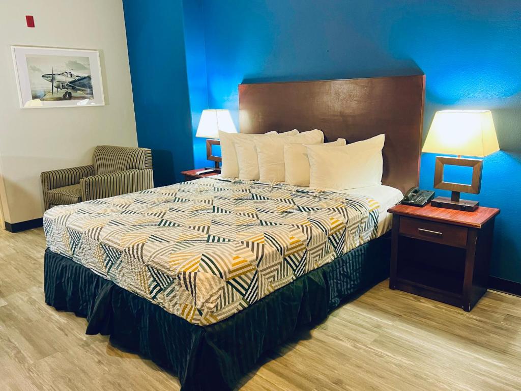 Baymont by Wyndham Ridgecrest photo