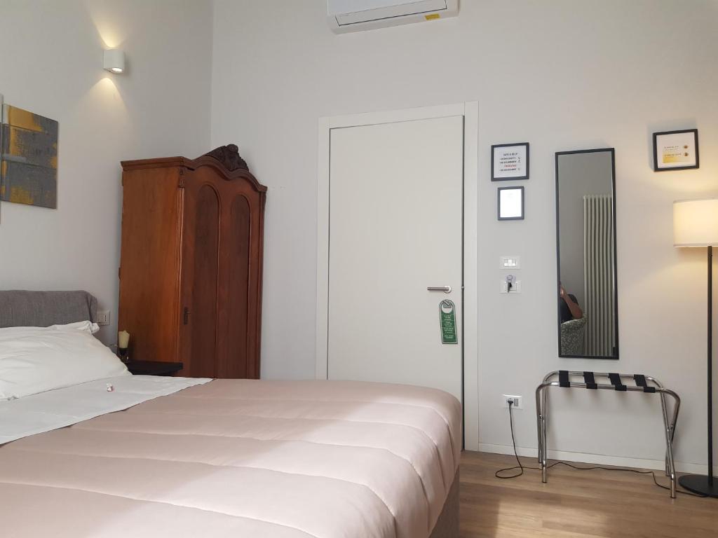 A bed or beds in a room at Nuova Porta dei Musicisti - Locazione Turistica