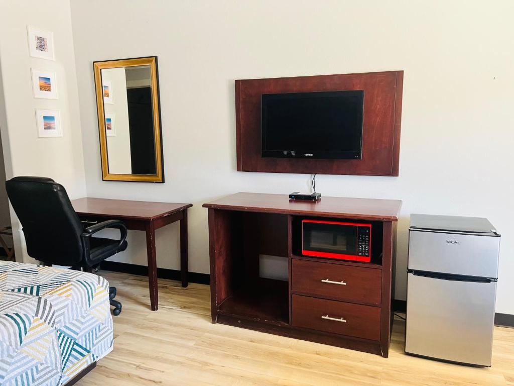 Baymont by Wyndham Ridgecrest photo