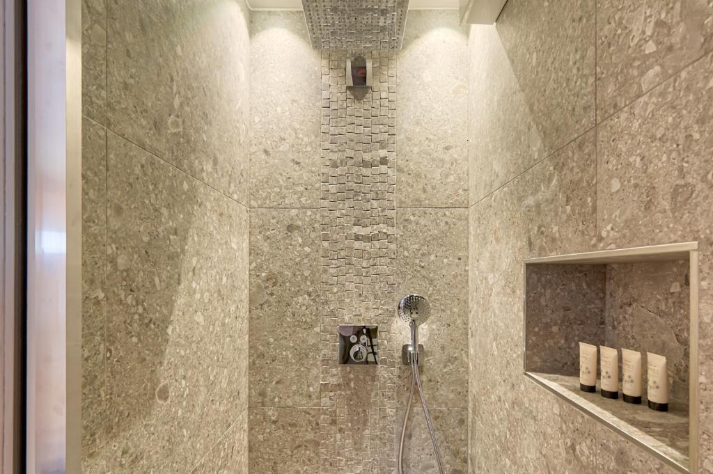 Fotografie z fotogalerie ubytování Karst house Žan Pliskovica with private pool v destinaci Dutovlje