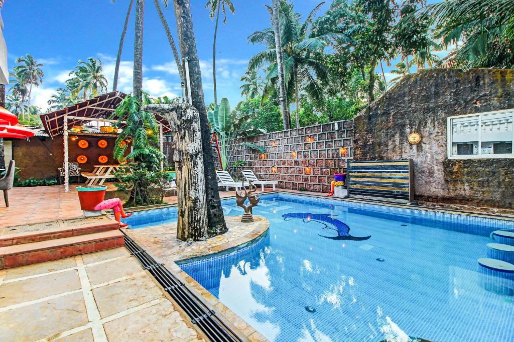 Bazén v ubytování FabHotel Golden Nest Deluxe - Nr Calangute Beach nebo v jeho okolí
