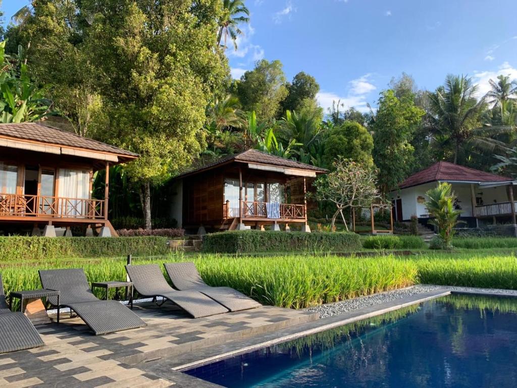Bazén v ubytování Bali De Pardis Cottage nebo v jeho okolí