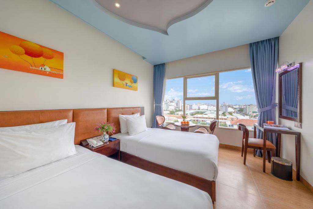 Phòng Deluxe 2 Giường Đơn Nhìn Ra Thành Phố